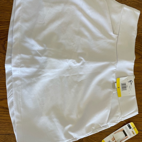 Greg Norman Womens Skorts - Picture 4 of 5